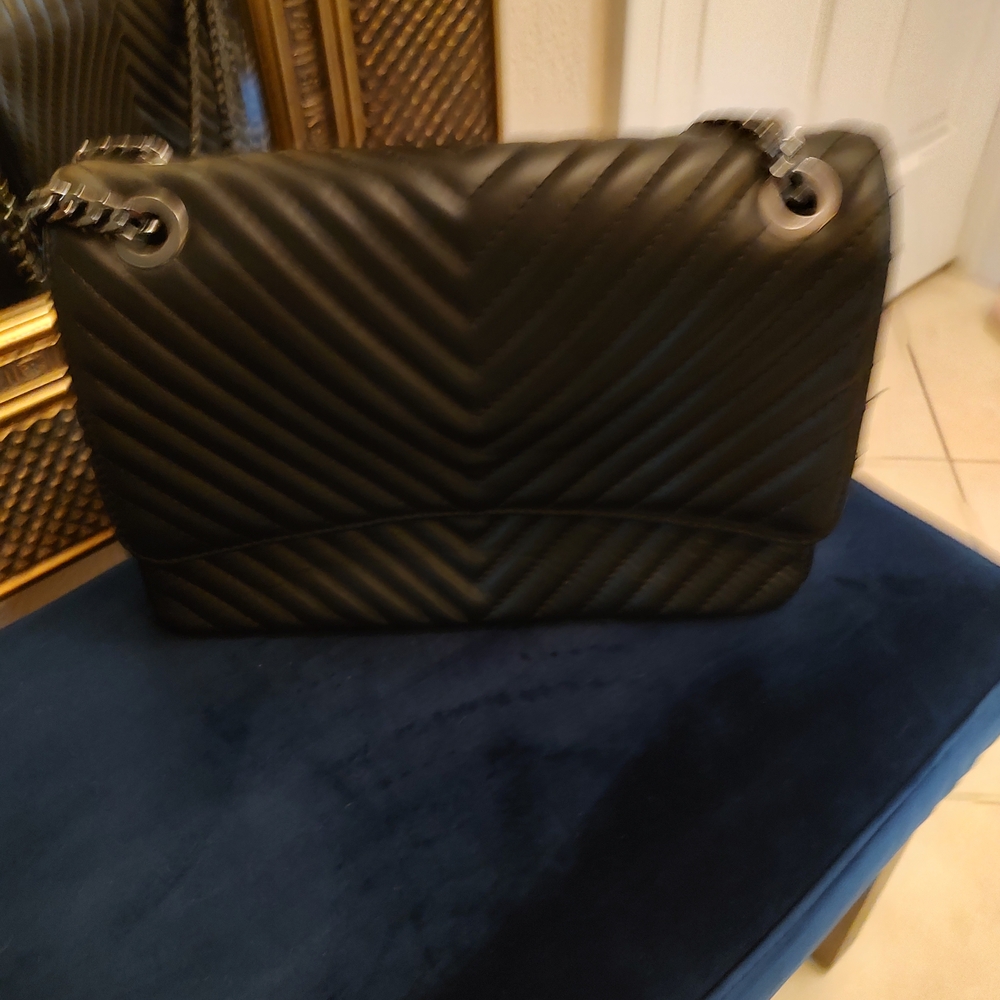 Chic Black Quilted Shoulder Bag with Adjustable Strap This Item Is Pristine!